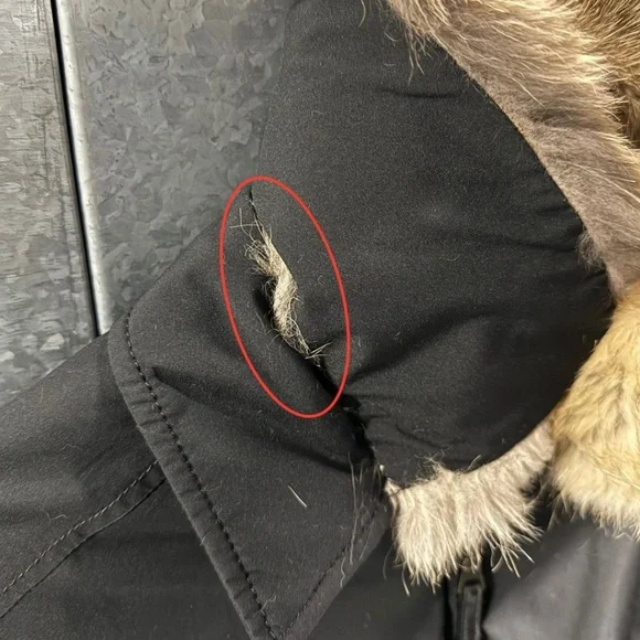 PRADA BLACK GORE-TEX BODY FOX FUR COLLAR WITH LOGO BELT COAT